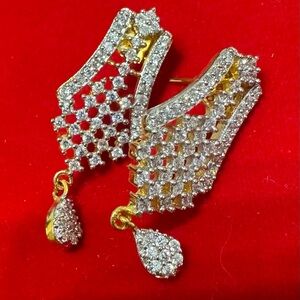 Earrings with white stones